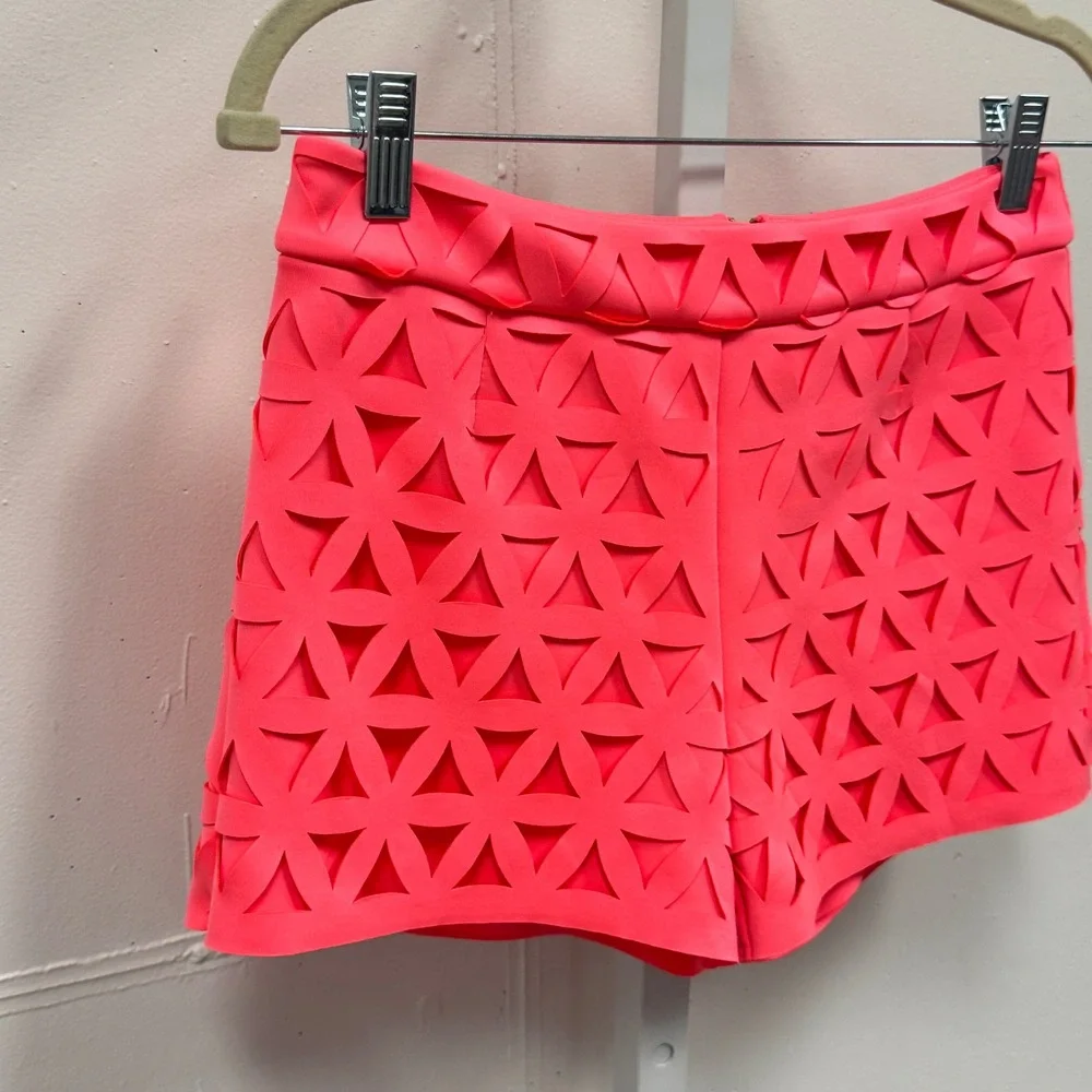 Lilly‎ Pulitzer Lorna Short in Pink Sun Ray Daisy Laser Cut Sz 0 Summer Boho - Picture 3 of 12